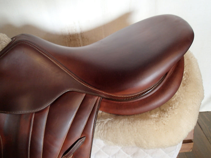 17.5" Butet Premium Saddle - Full Calfskin - 2020 - P Seat - 2.5 Flaps - 4" dot to dot (061)