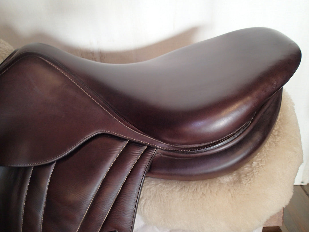 17.5" Butet Premium Saddle - Full Calfskin - P Seat - 3 Flaps - 4.5" dot to dot (075)