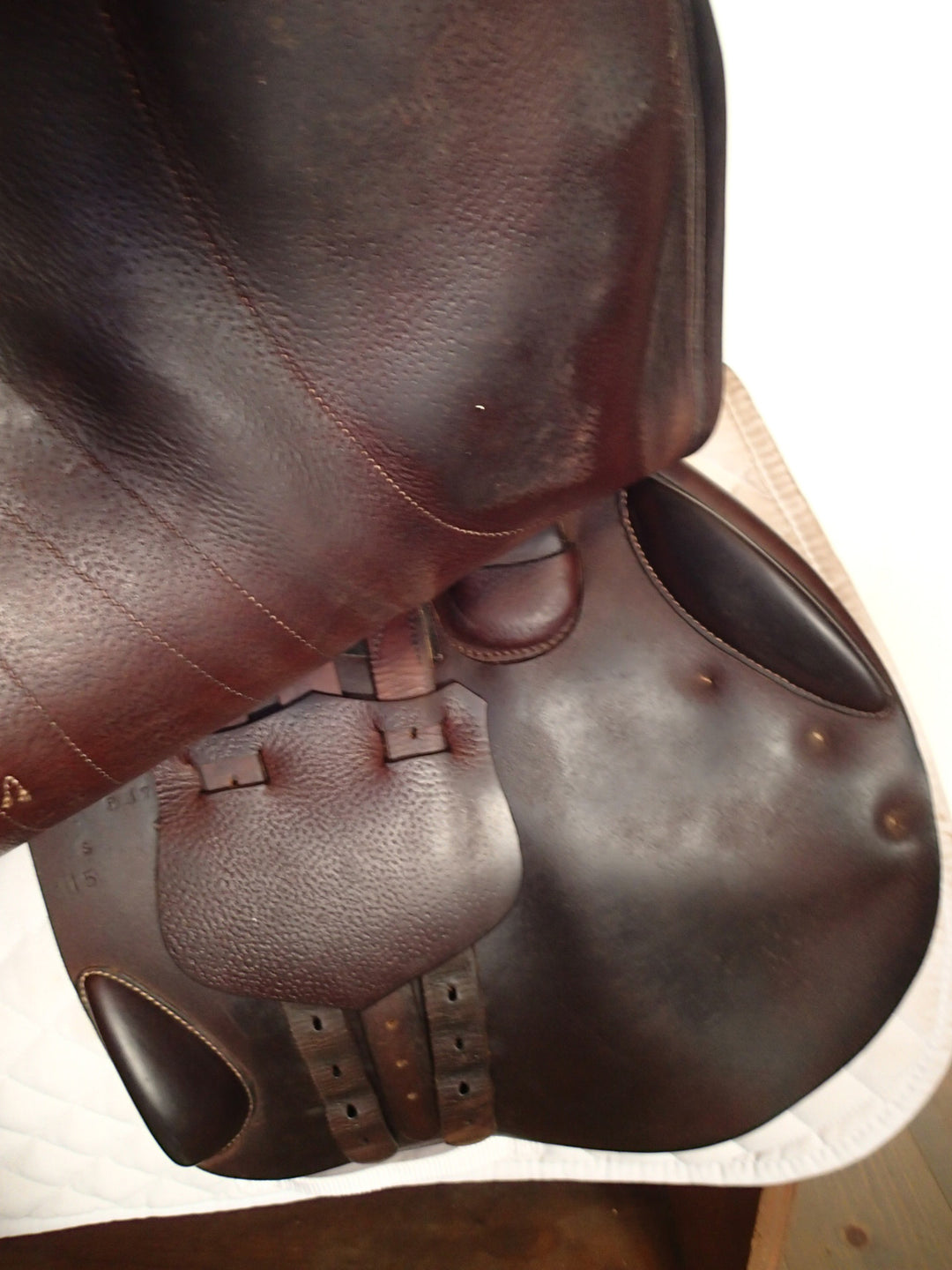 17.5" Butet Premium Saddle - Full Calfskin - P Seat - 3 Flaps - 4.5" dot to dot (075)