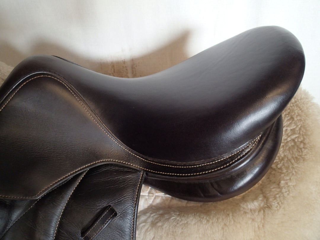 16" Voltaire Welli Saddle - Full Buffalo - 2019 - 0A Flaps - 4.75" dot to dot - XFIN Panels (062)