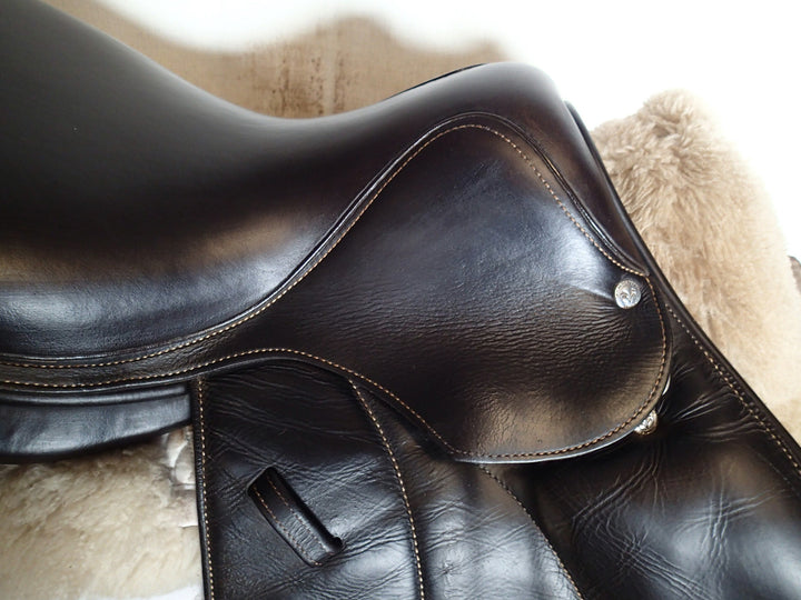 16" Voltaire Welli Saddle - Full Buffalo - 2019 - 0A Flaps - 4.75" dot to dot - XFIN Panels (062)