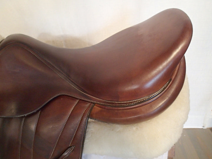 17.5" Butet Premium Saddle - Full Calfskin - 2019 - M Seat - 2.5 Flaps - 4.5" dot to dot