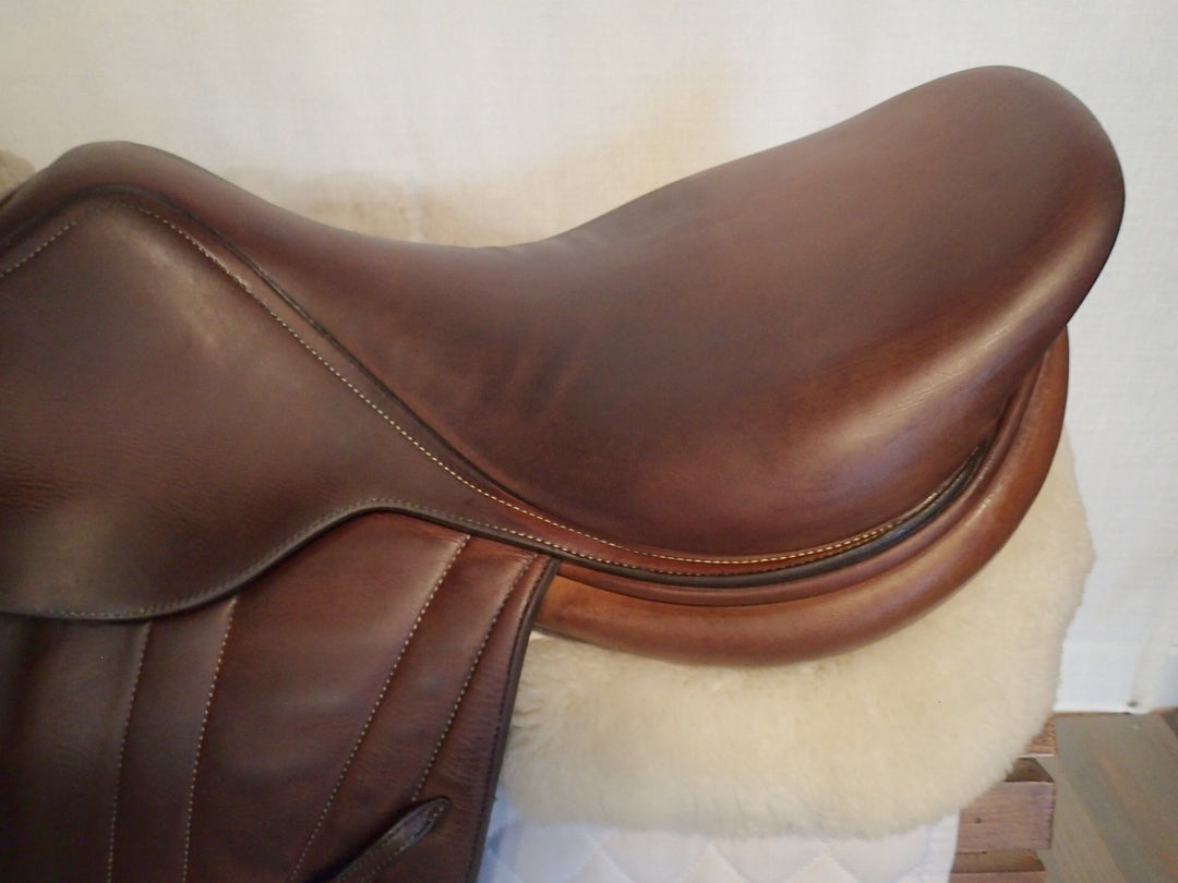 17.5" Butet Premium Saddle - Full Calfskin - 2018 - M Seat - 2.5 Flaps - 4.25" dot to dot