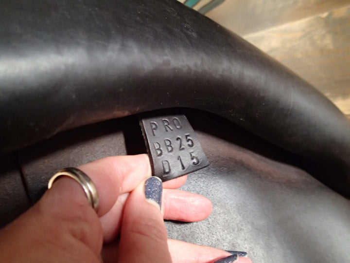 18.5" Voltaire Palm Beach Saddle - 2018 - 4AAR Flaps - 5" dot to dot - Pro Panels (066)