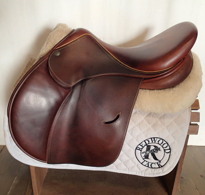 17.5" Luc Childeric Saddle - 2015 - 5" dot to dot (069)