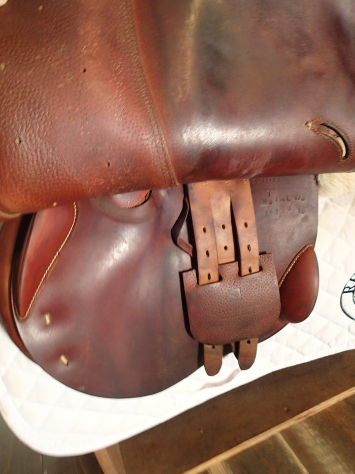 17.5" Luc Childeric Saddle - 2015 - 5" dot to dot (069)