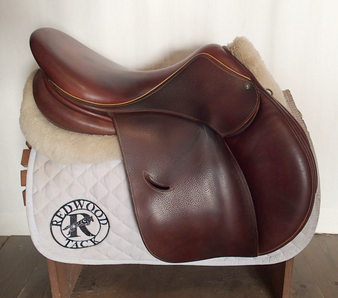 17.5" Luc Childeric Saddle - 2015 - 5" dot to dot (069)
