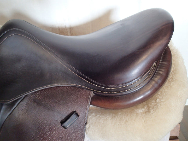 17" Voltaire Palm Beach Saddle - 2015 - 0A Flaps - 4.75" dot to dot - Pro Panels (070)