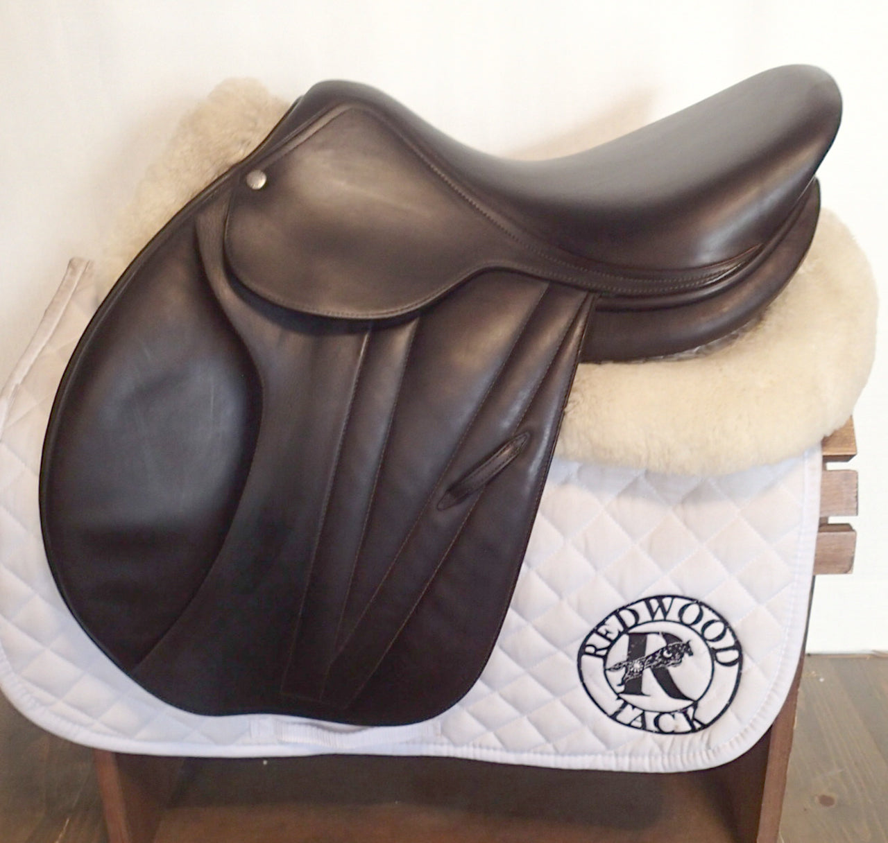 17" Antares Signature Saddle - 2019 - 2A Flaps - 4.75" dot to dot