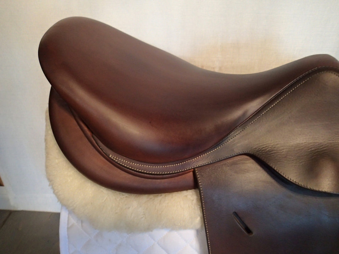 17.5" Butet Saddle - 2018 - L Seat - 2.5 Flaps - 4.25" dot to dot