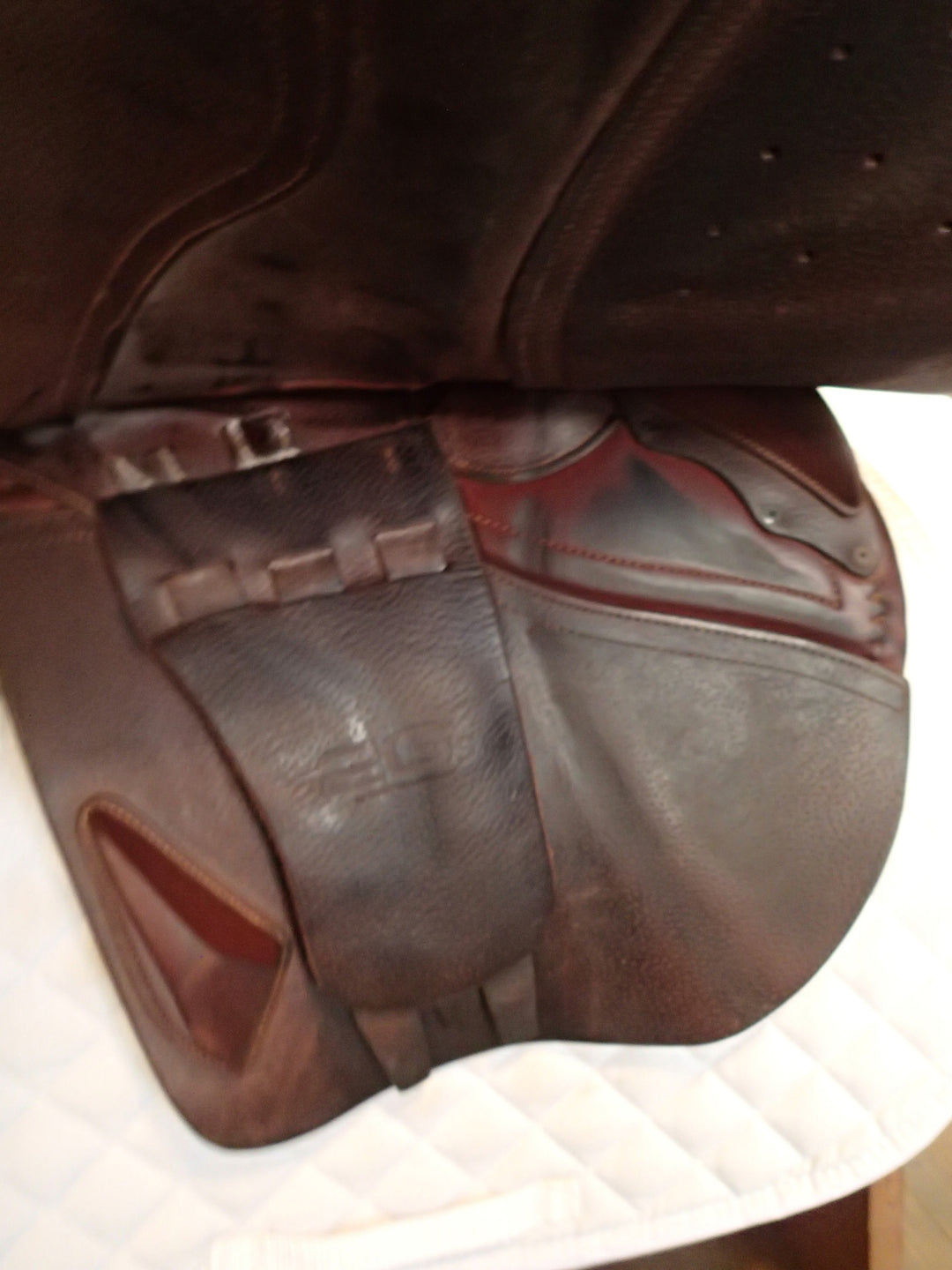 17" CWD 2Gs Saddle - 2014 - 2L Flaps - SE26 - 4.5" dot to dot