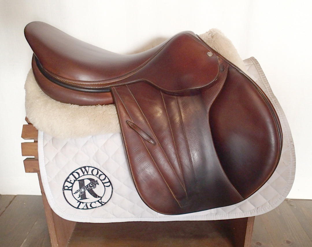 17.5" Butet Premium Saddle - Full Calfskin - 2020 - M Seat - 2.25 Flaps - 4.25" dot to dot (077)
