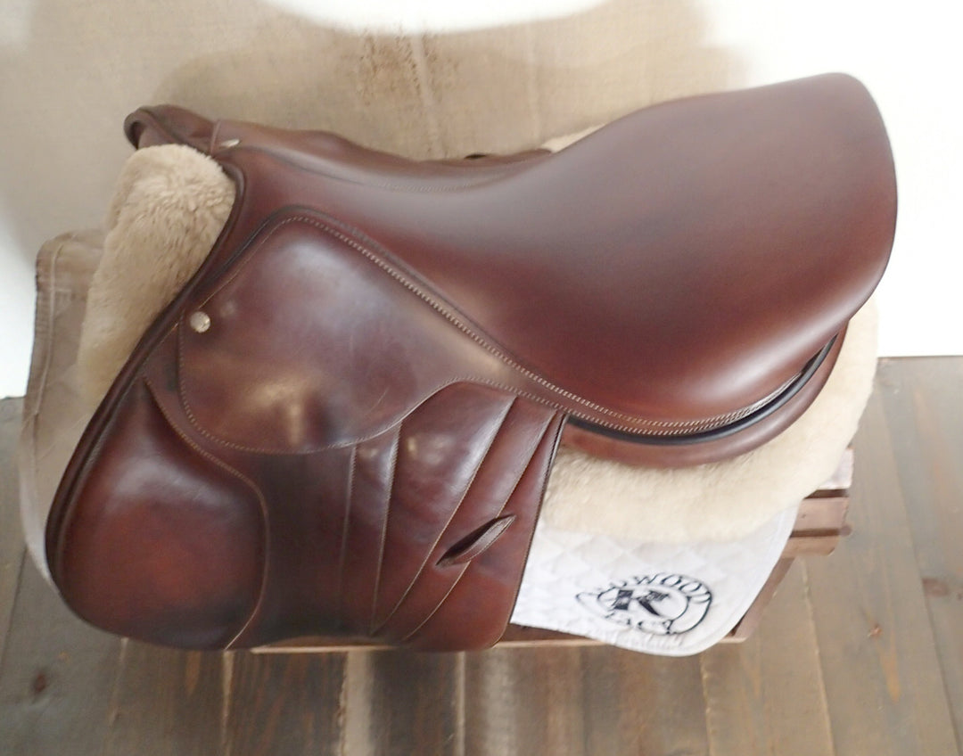 17.5" Butet Premium Saddle - Full Calfskin - 2020 - M Seat - 2.25 Flaps - 4.25" dot to dot (077)