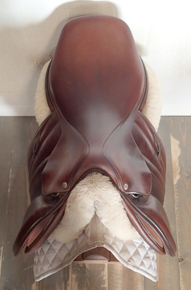 17.5" Butet Premium Saddle - Full Calfskin - 2020 - M Seat - 2.25 Flaps - 4.25" dot to dot (077)