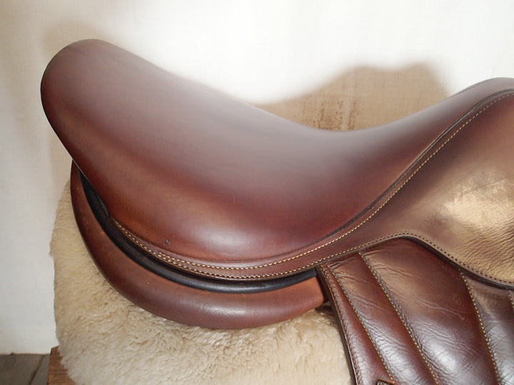 17.5" Butet Premium Saddle - Full Calfskin - 2020 - M Seat - 2.25 Flaps - 4.25" dot to dot (077)