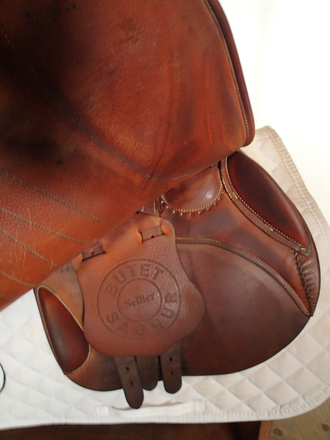 17.5" Butet Premium Saddle - Full Calfskin - 2020 - M Seat - 2.25 Flaps - 4.25" dot to dot (077)