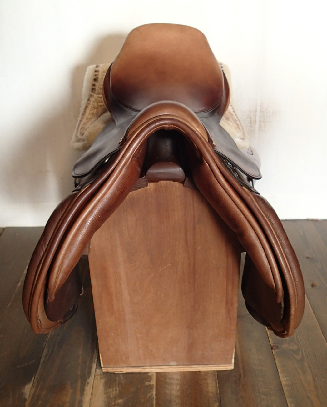17" County Saddle - 2010 - MW tree - Wool Flocked (079)