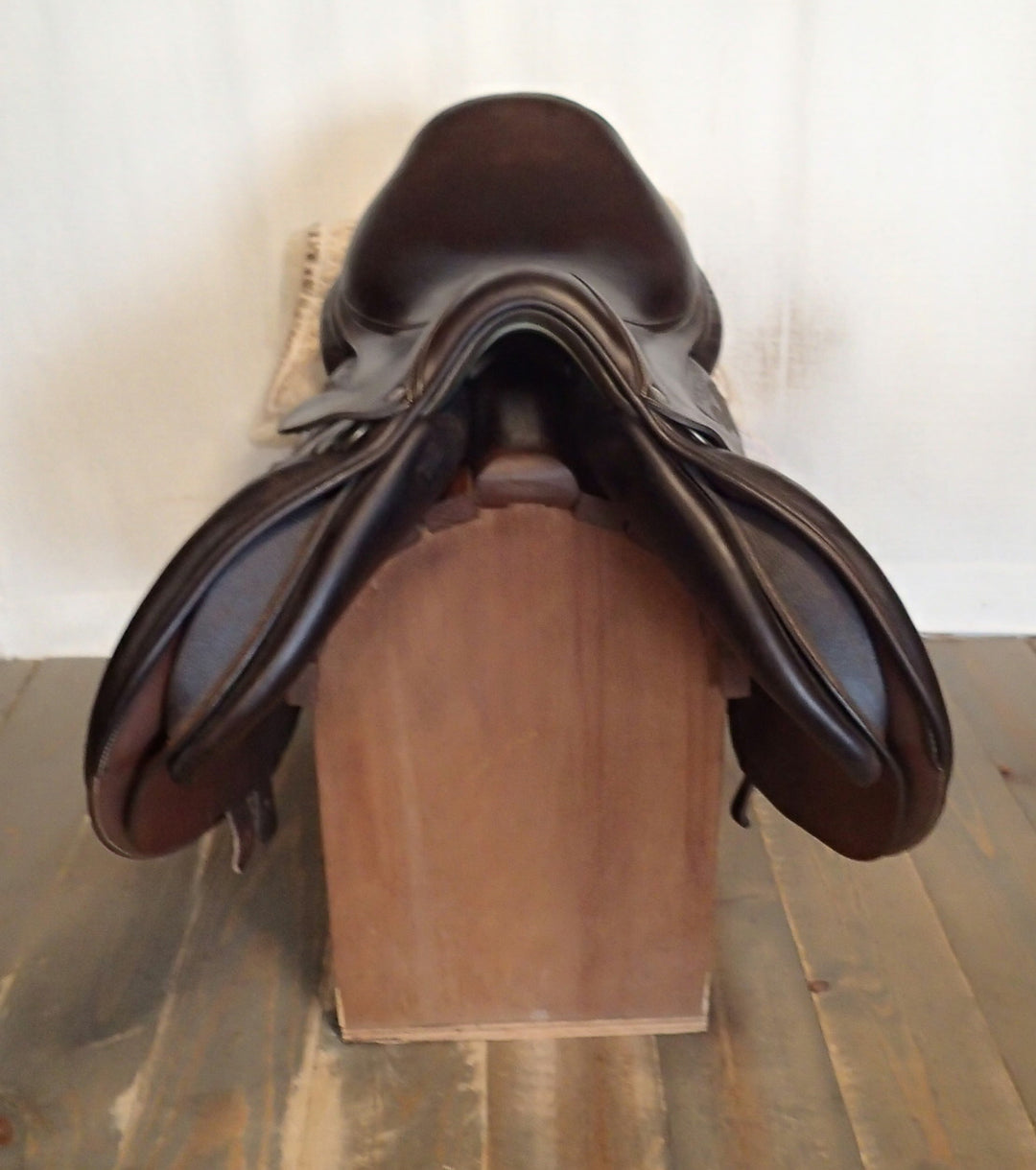 17" Voltaire Stuttgart Saddle - Full Buffalo - 2022 - 2A Flaps - 4.75" dot to dot - Pro Panels (080)