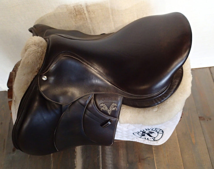 17" Voltaire Stuttgart Saddle - Full Buffalo - 2022 - 2A Flaps - 4.75" dot to dot - Pro Panels (080)