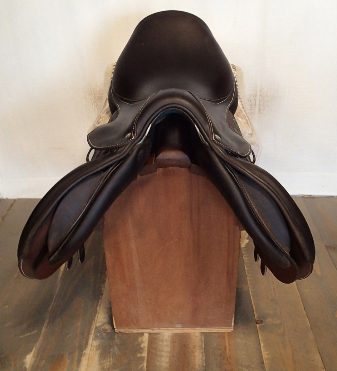 17" Voltaire Stuttgart Saddle - Full Buffalo - 2022 - 2A Flaps - 4.75" dot to dot - Pro Panels (083)