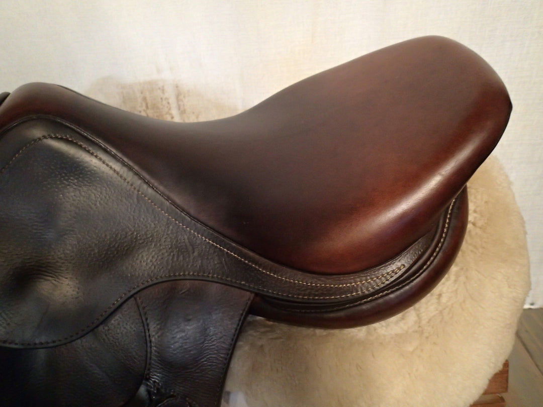 17" Antares Evolution Saddle - 2022 - 2N Flaps - 4.5" dot to dot (084)