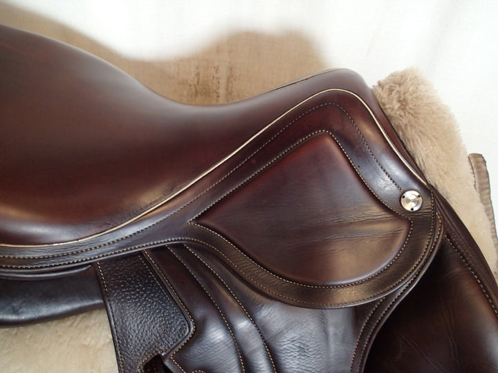 17.5" CWD Mademoiselle 2Gs Saddle - Full Buffalo - 2020 - 2L Flaps - SE32 - Pro Panels (088)