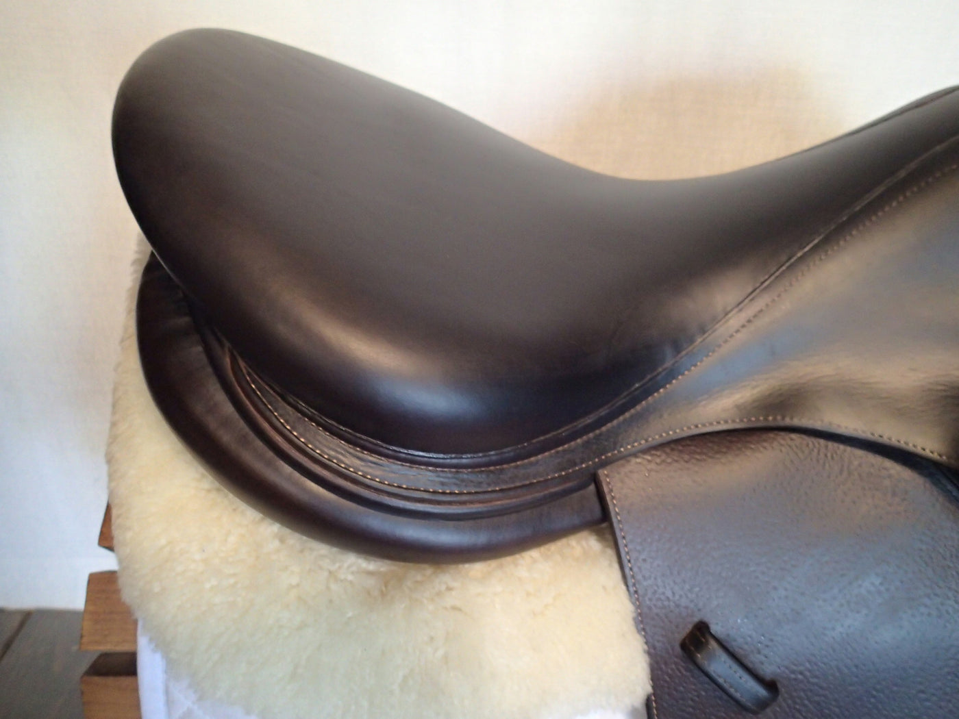 17.5" Voltaire Palm Beach Saddle - 2015 - 4A Flaps - 4.75" dot to dot - Pro Panels