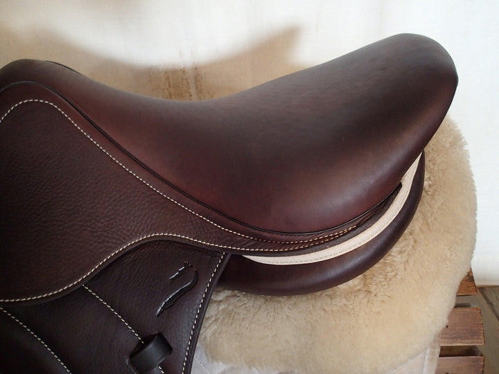 17" Antares Active + Monoflap Saddle - BRAND NEW - Full Buffalo - 2025 - 2AB Flaps - 4.5" dot to dot (093)