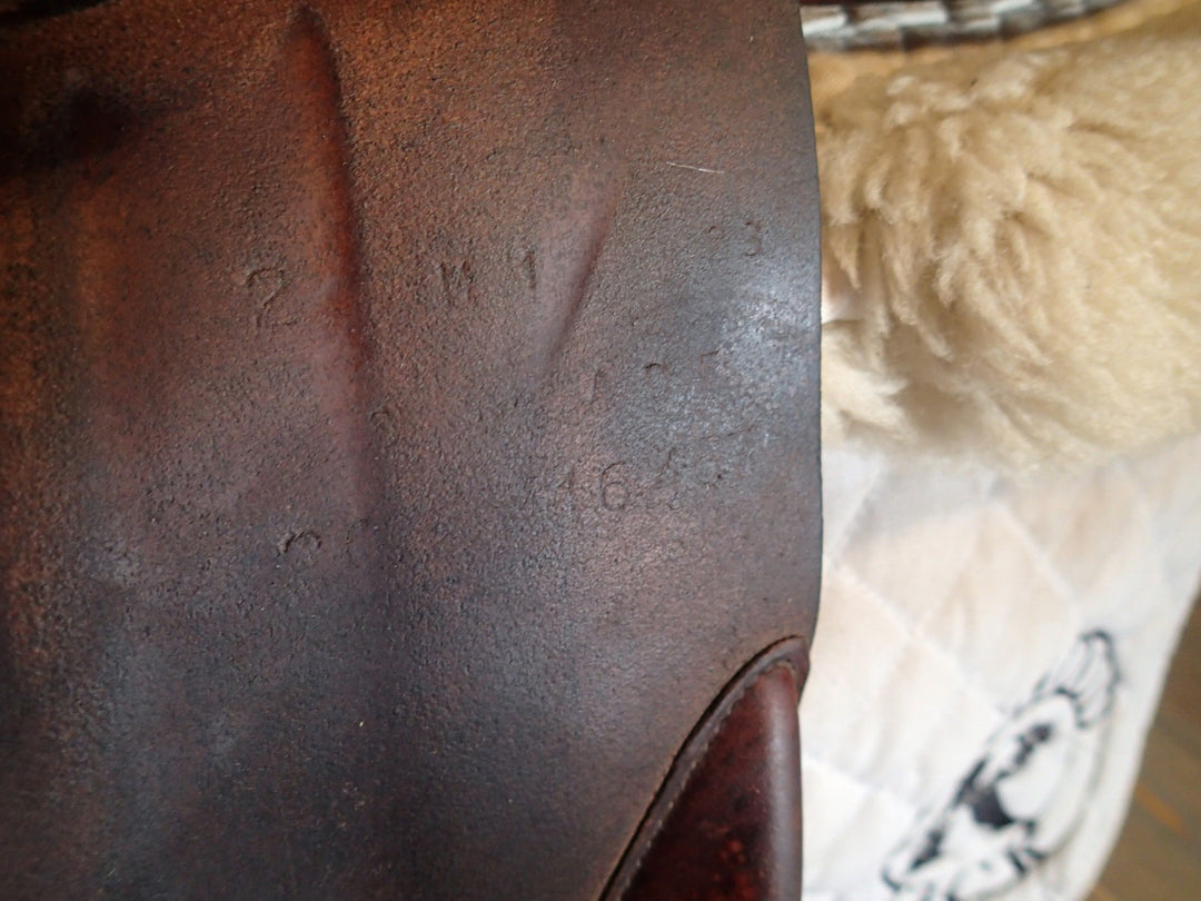 17" Butet Saddle - 2020 - M Seat - 2 Flaps - 4.5" dot to dot (095)