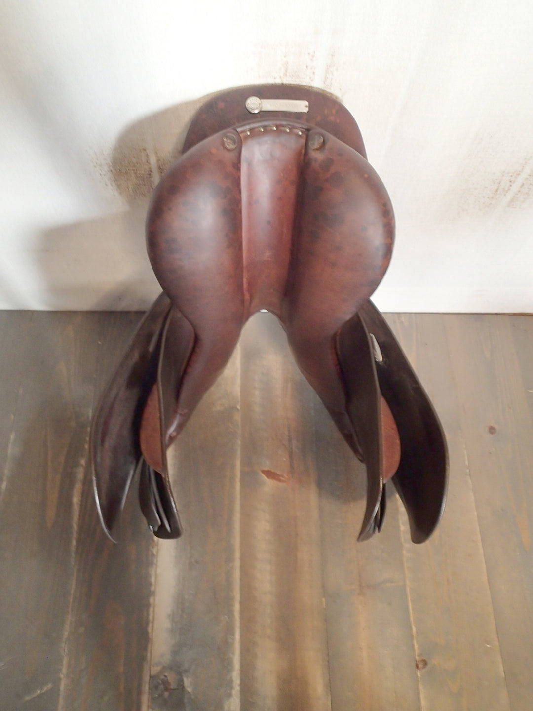 17" Butet Saddle - 2020 - M Seat - 2 Flaps - 4.5" dot to dot (095)