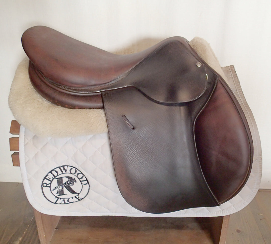17" Butet Saddle - 2020 - M Seat - 2 Flaps - 4.5" dot to dot (095)