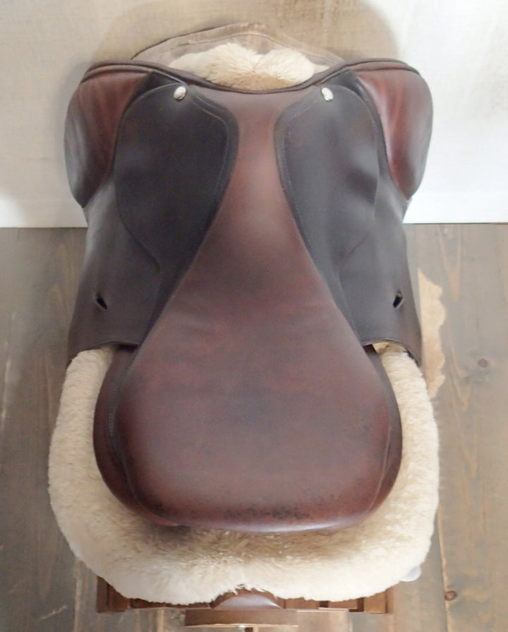17" Butet Saddle - 2020 - M Seat - 2 Flaps - 4.5" dot to dot (095)
