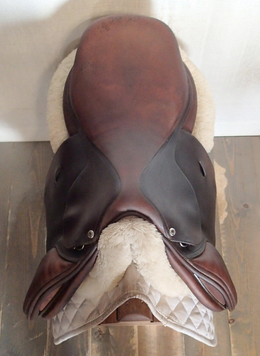 17" Butet Saddle - 2020 - M Seat - 2 Flaps - 4.5" dot to dot (095)