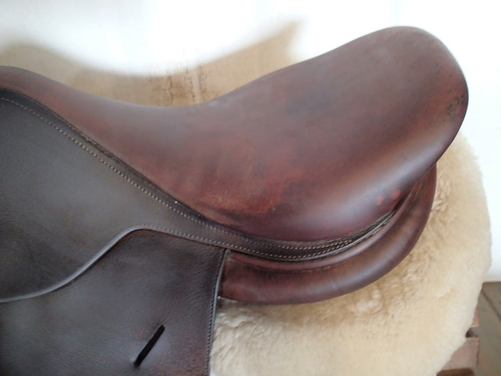 17" Butet Saddle - 2020 - M Seat - 2 Flaps - 4.5" dot to dot (095)