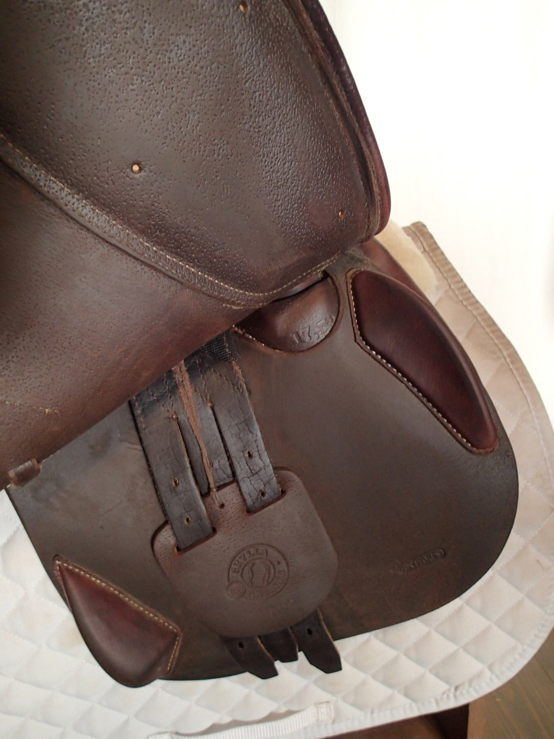 17.5" Antares Skylla Saddle - Full Buffalo - 2023 - 2N Flaps - 4.75" dot to dot (097)