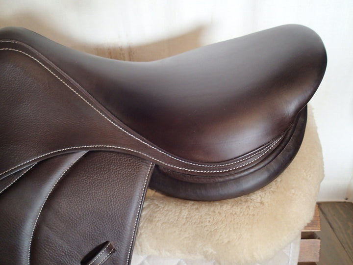17.5" Voltaire Palm Beach Saddle - Full Buffalo - 2025 - 2AA Flaps - 5.25" dot to dot - Pro Panels (098)