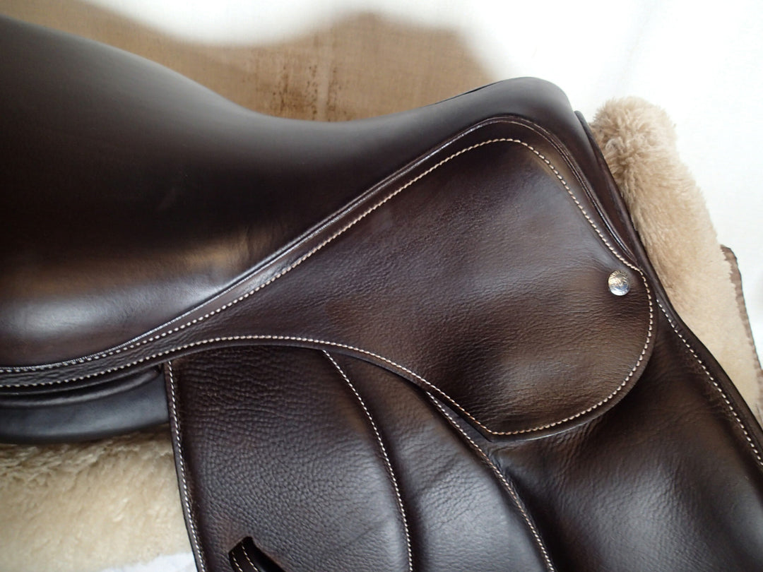 17.5" Voltaire Palm Beach Saddle - Full Buffalo - 2025 - 2AA Flaps - 5.25" dot to dot - Pro Panels (098)