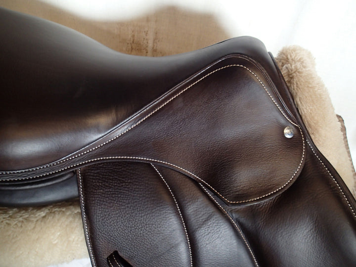 17.5" Voltaire Palm Beach Saddle - Full Buffalo - 2025 - 2AA Flaps - 5.25" dot to dot - Pro Panels (098)