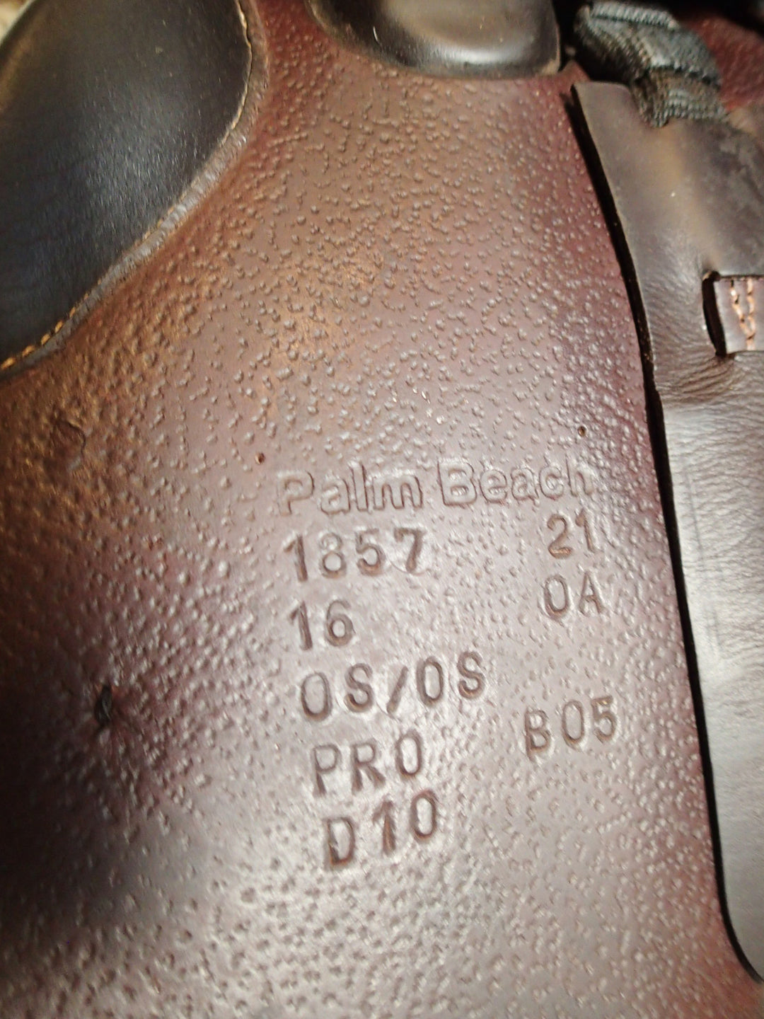 16" Voltaire Palm Beach Saddle - Full Buffalo - 2021 - 0A Flaps - 4.75" dot to dot - FIN Panels (099)