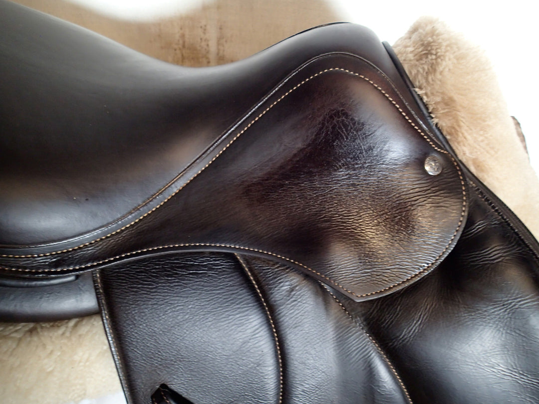 16" Voltaire Palm Beach Saddle - Full Buffalo - 2021 - 0A Flaps - 4.75" dot to dot - FIN Panels (099)