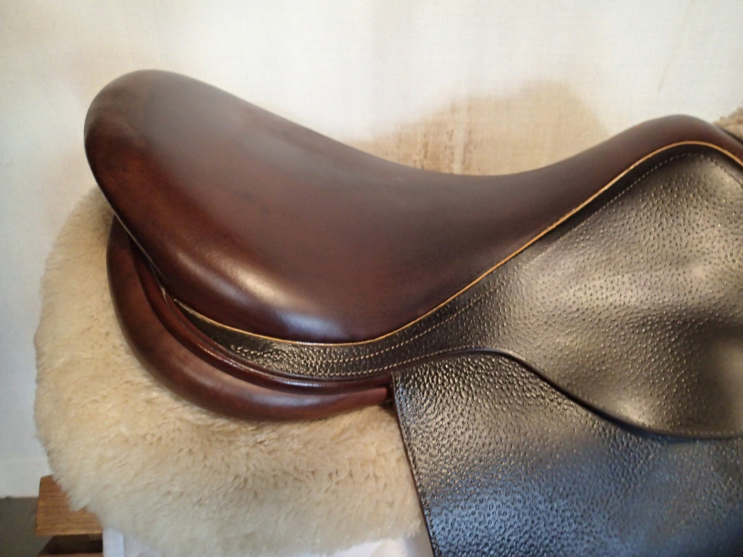 17" Luc Childeric Model M Saddle - 2014 - 5" dot to dot (100)