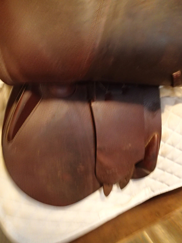 17.5" Devooucoux Biarritz S Saddle - 2020 - 3A Flaps - 5" dot to dot (108)