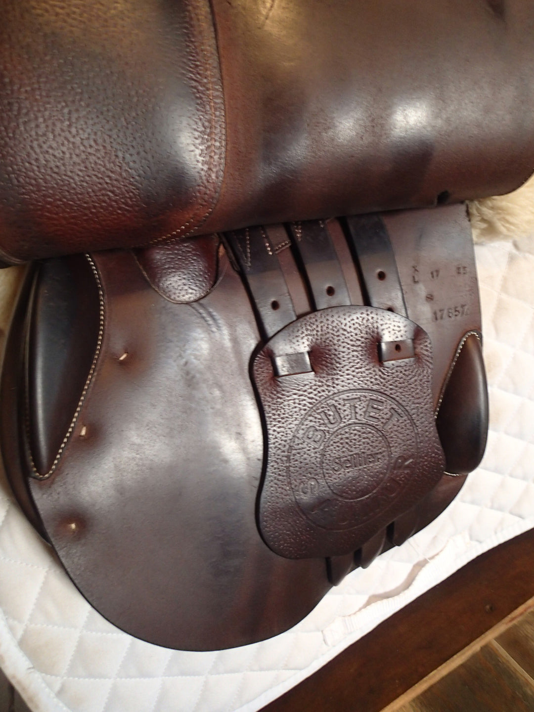 17" Butet Saddle - 2021 - L Seat - 2 Flaps - 4.25" dot to dot (116)