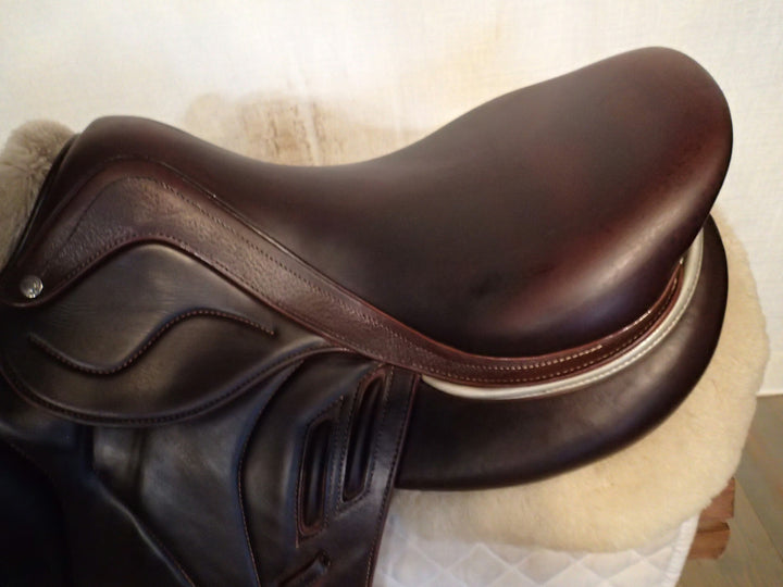 17.5" Devoucoux Biarritz Lab Saddle - Full Buffalo - 2023 - 2A Flaps - 4.5" dot to dot (116)