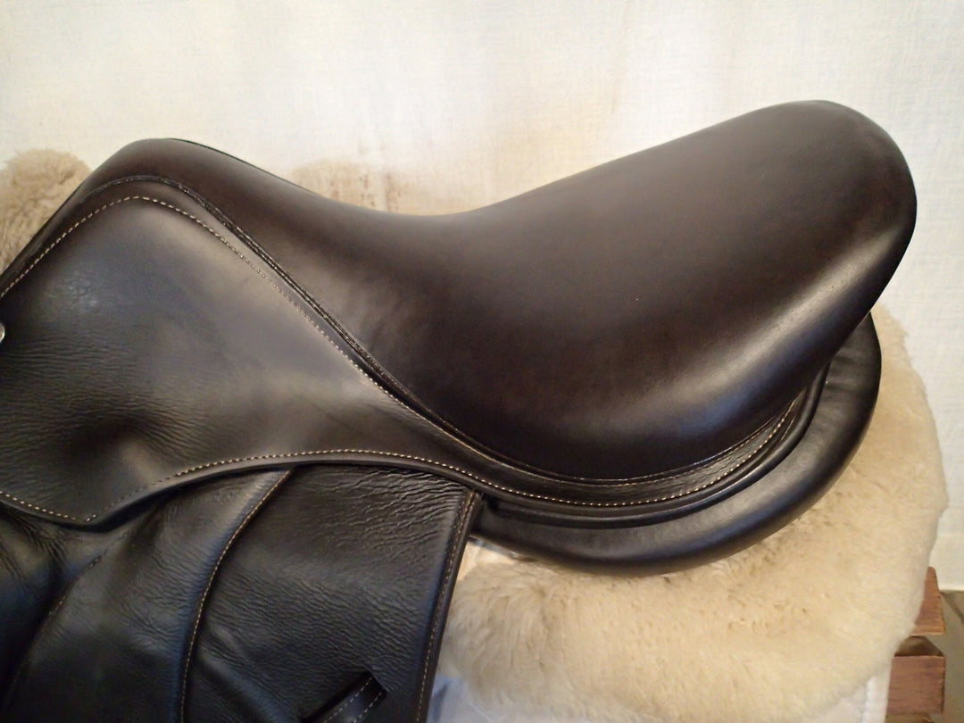 17" Voltaire Palm Beach Saddle - Full Buffalo - 2021 - 2A Flaps - 4.75" dot to dot - Pro Panels (120)