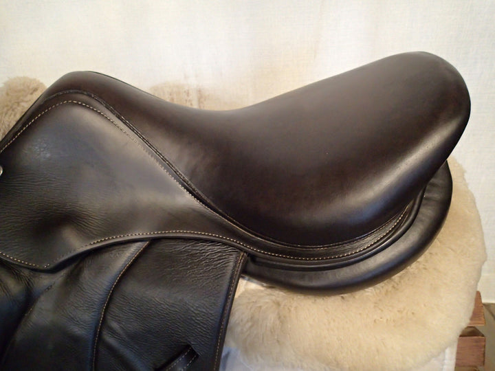 17" Voltaire Palm Beach Saddle - Full Buffalo - 2021 - 2A Flaps - 4.75" dot to dot - Pro Panels (120)