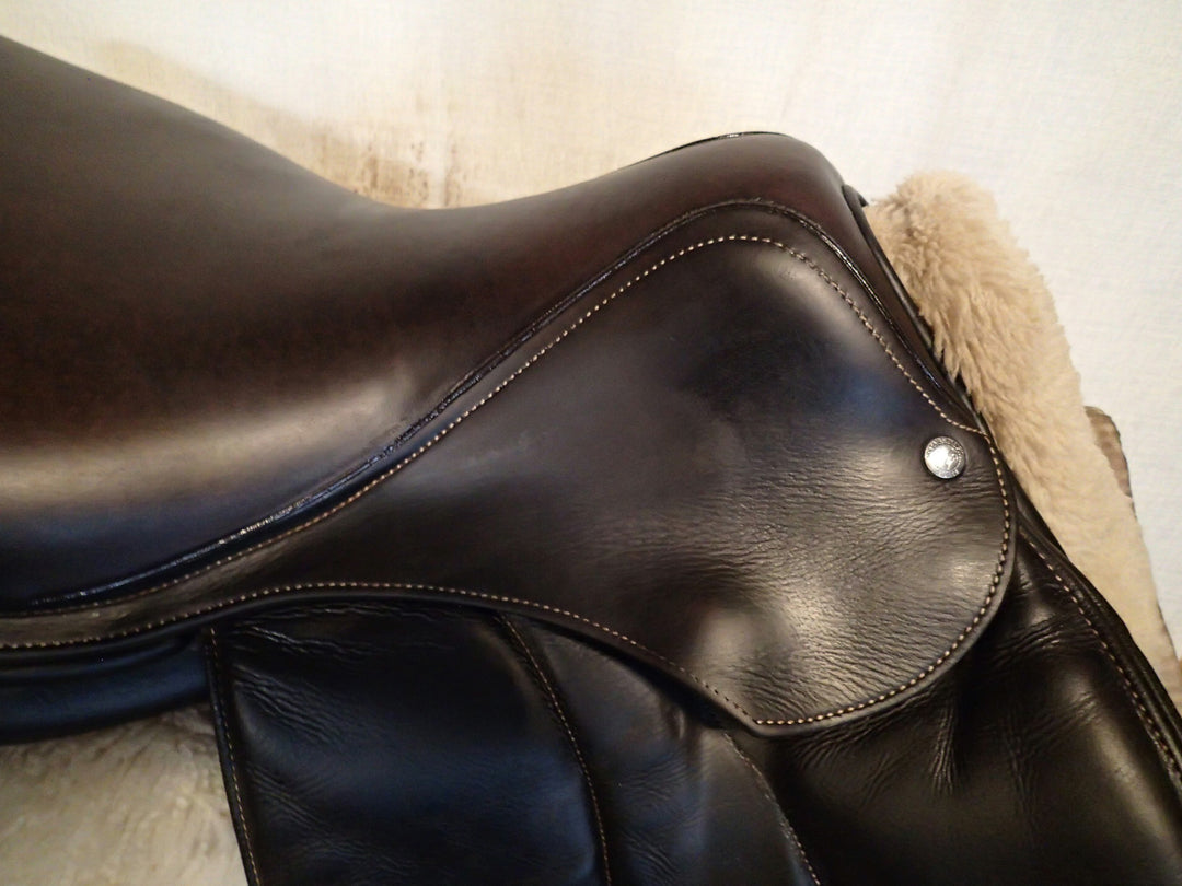 17" Voltaire Palm Beach Saddle - Full Buffalo - 2021 - 2A Flaps - 4.75" dot to dot - Pro Panels (120)