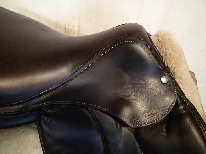 17" Voltaire Palm Beach Saddle - Full Buffalo - 2021 - 2A Flaps - 4.75" dot to dot - Pro Panels (120)