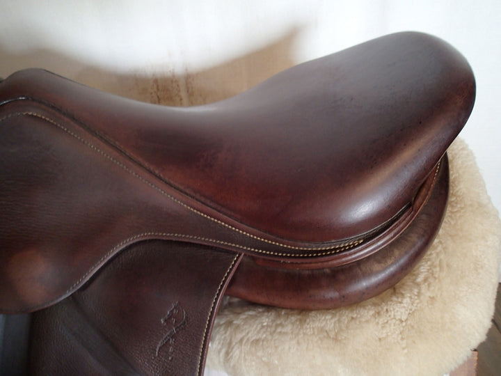 17" Antares Evolution Saddle - Full Buffalo - 2014 - 2N Flaps - 4.75" dot to dot (124)