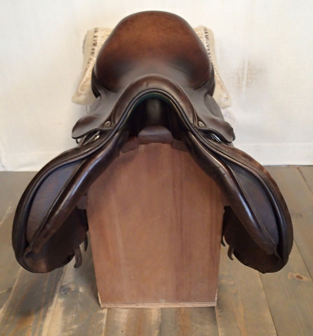 17" Voltaire Palm Beach Saddle - Full Buffalo - 2017 - 2A Flaps - 4.75" dot to dot - Pro Panels (127)